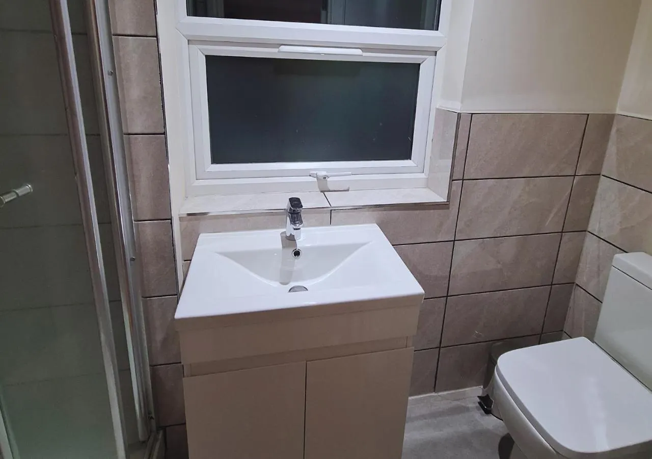 Modern 2 Bedroom Apartment In Peckham London