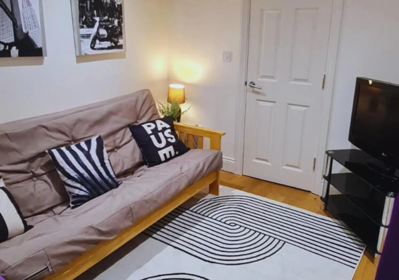 Modern 2 Bedroom Apartment In Peckham London